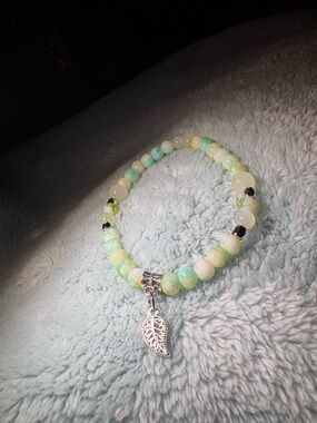 Leaf Charm Beaded Bracelet in Mint Green & Pale Yellow